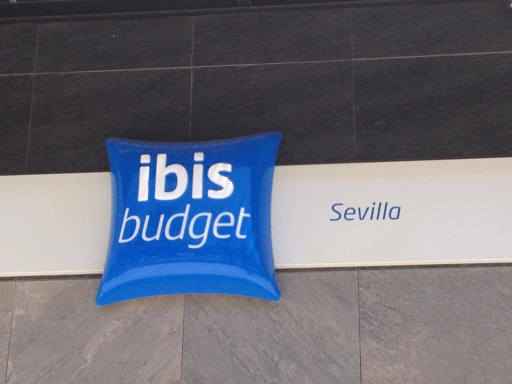 Ibis Budget Sevilla Aeropuerto Exteriör bild