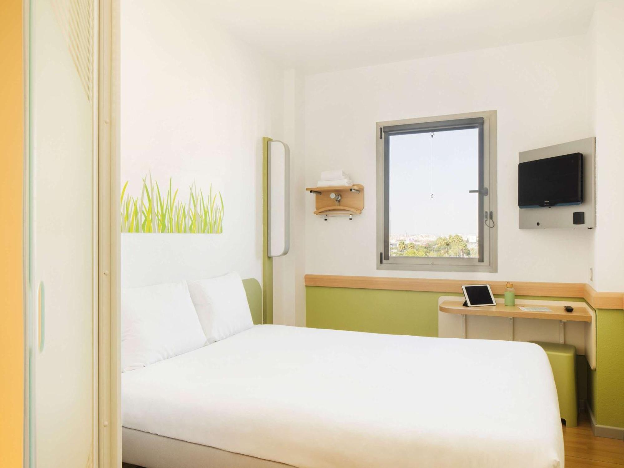 Ibis Budget Sevilla Aeropuerto Exteriör bild
